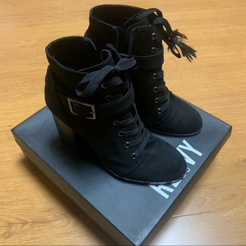 Laced up Black suede Renvy Valentina Ankle boots